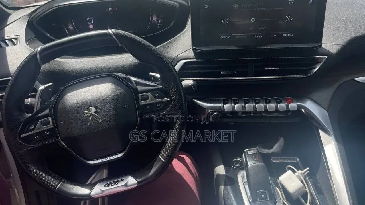 Peugeot 5008 2022 White