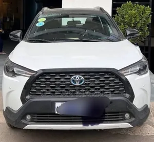 Toyota Corolla Cross Hybrid 2024 White