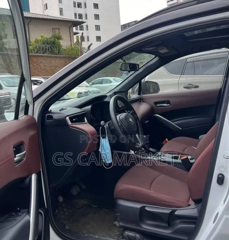 Toyota Corolla Cross Hybrid 2024 White