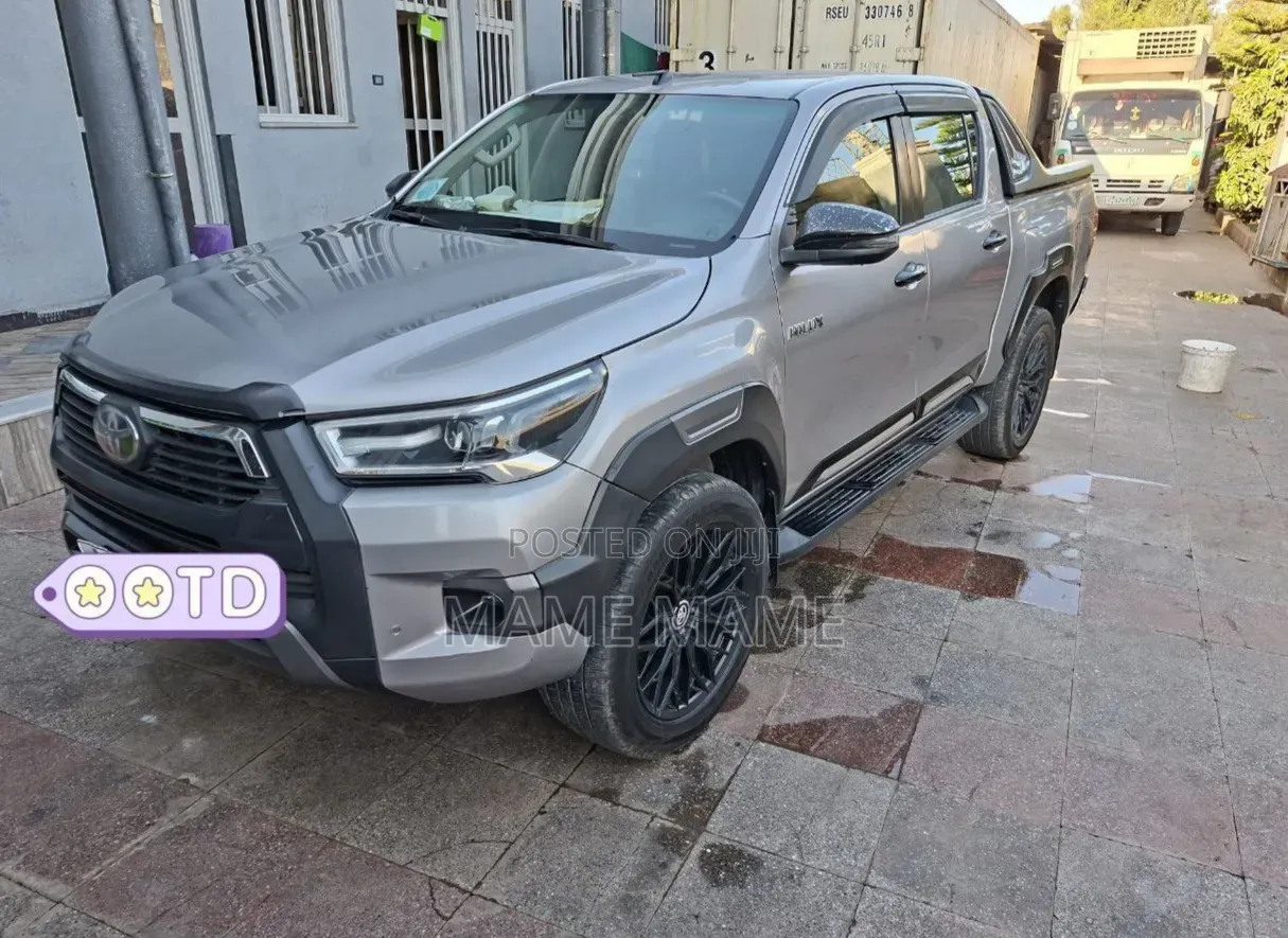 Toyota Hilux 2022 Gray