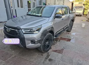 Toyota Hilux 2022 Gray