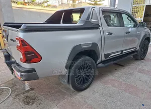 Toyota Hilux 2022 Gray