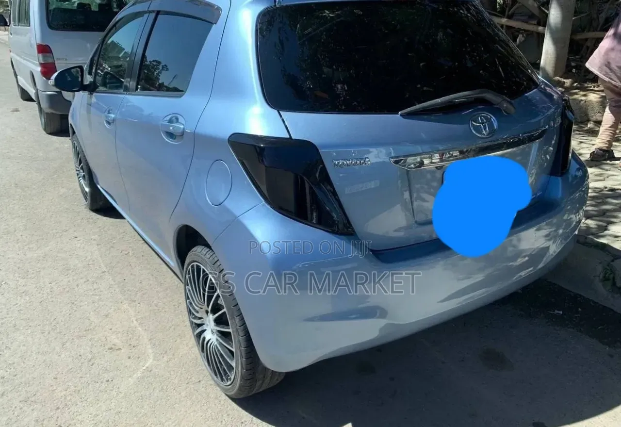 Toyota Yaris 2012 Blue