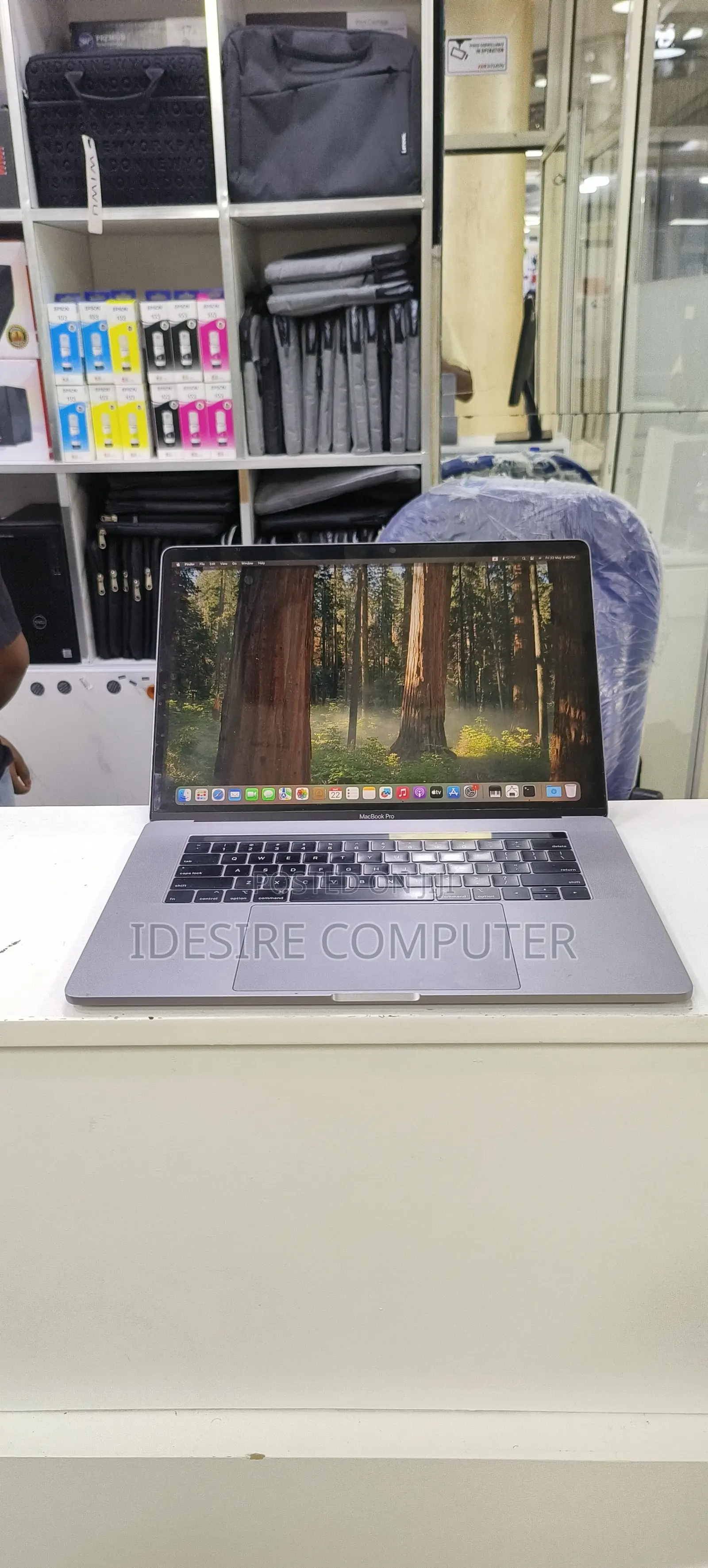 New Laptop Apple MacBook Pro 2019 32GB Intel Core i9 SSD 512GB