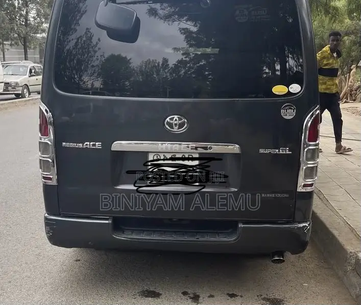 Toyota HiAce 2006 Black
