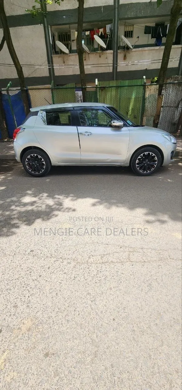 Suzuki Swift 2022 Silver