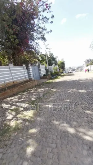 6bdrm House in የካ ኪዳን ምህረት, Yeka for sale