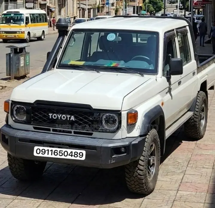 Toyota Land Cruiser 2019 White