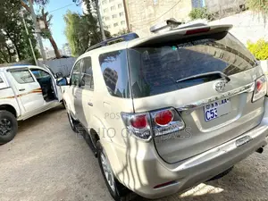 Toyota Fortuner 2012 Silver