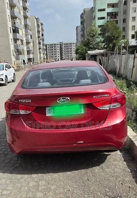 Hyundai Elantra 2013 Red