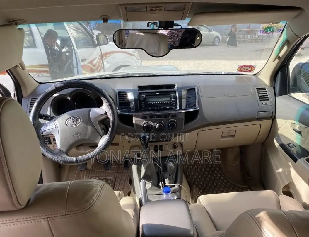 Toyota Fortuner 2012 Gold