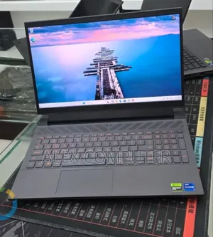 New Laptop Dell G15 5535 16GB Intel Core i7 SSD 1T
