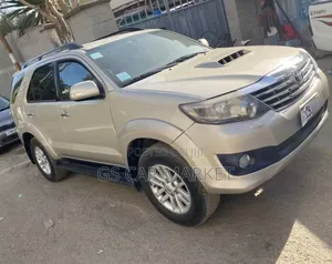 Toyota Fortuner 2012 Silver
