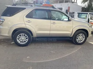 Toyota Fortuner 2012 Silver