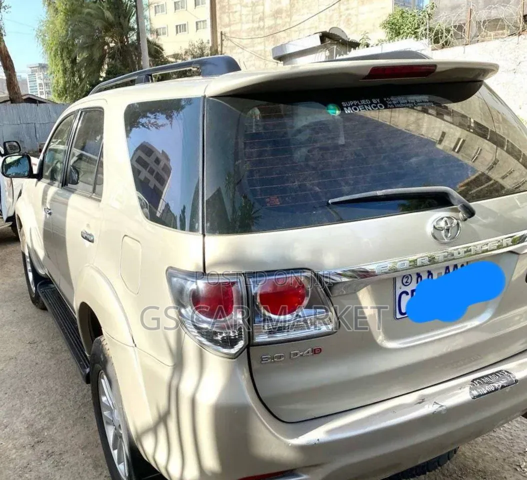 Toyota Fortuner 2012 Silver