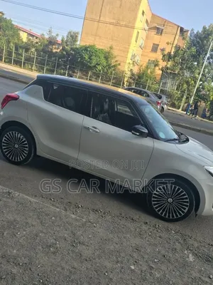 Suzuki Swift 2022 White