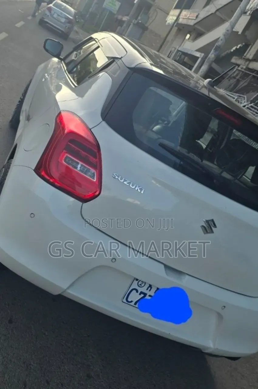 Suzuki Swift 2022 White