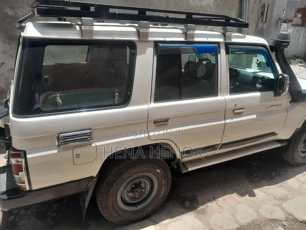 Toyota Land Cruiser 2014 White