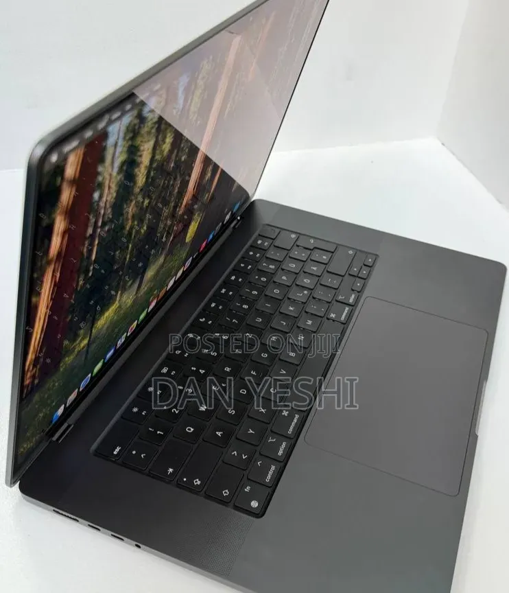 New Laptop Apple MacBook Pro 18GB Apple M3 Pro SSD 512GB