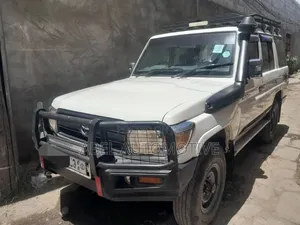 Toyota Land Cruiser 4.5 V8 DSL 2014 White