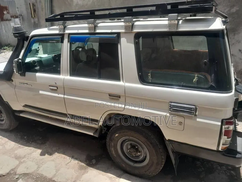 Toyota Land Cruiser 4.5 V8 DSL 2014 White