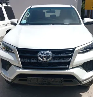 Toyota Fortuner 2023 White