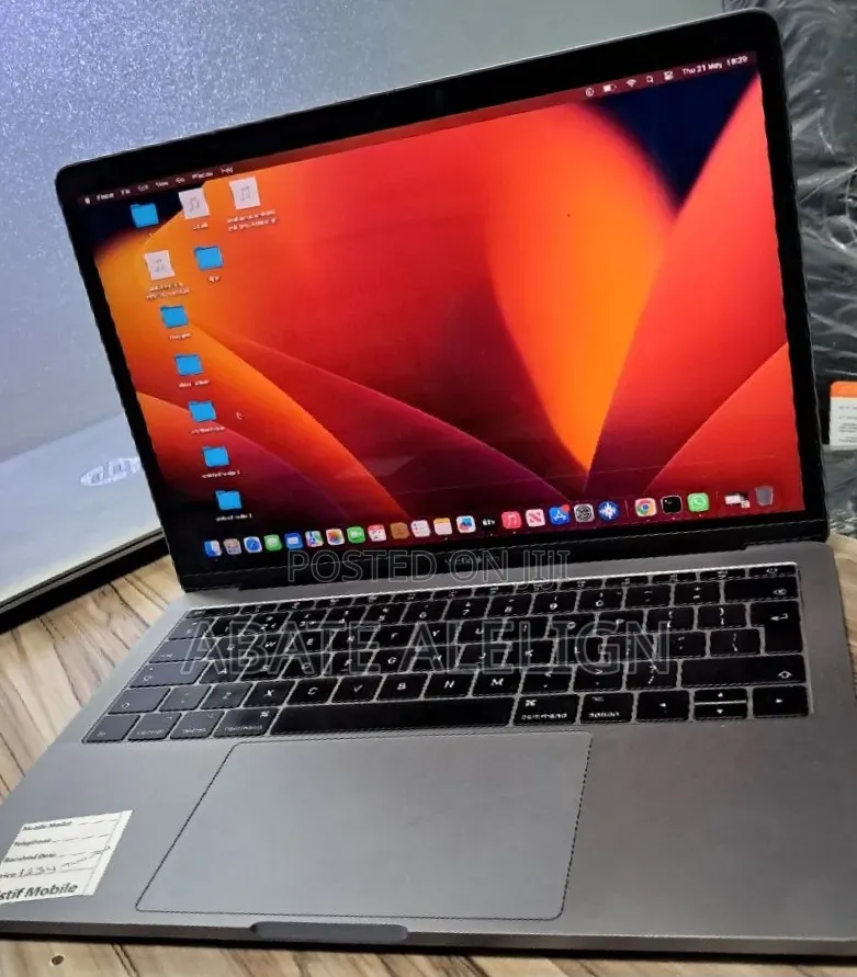 New Laptop Apple MacBook Pro 2017 8GB Intel Core i5 SSD 128GB