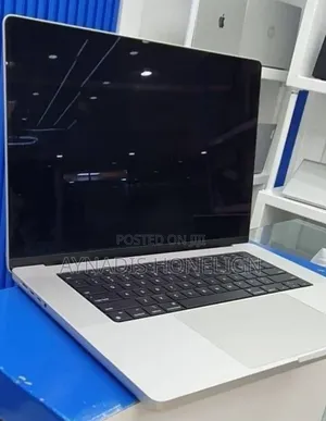 New Laptop Apple MacBook Pro M1 16GB Intel Core i7 SSD 512GB