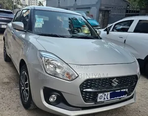 Suzuki Swift 2021 Silver