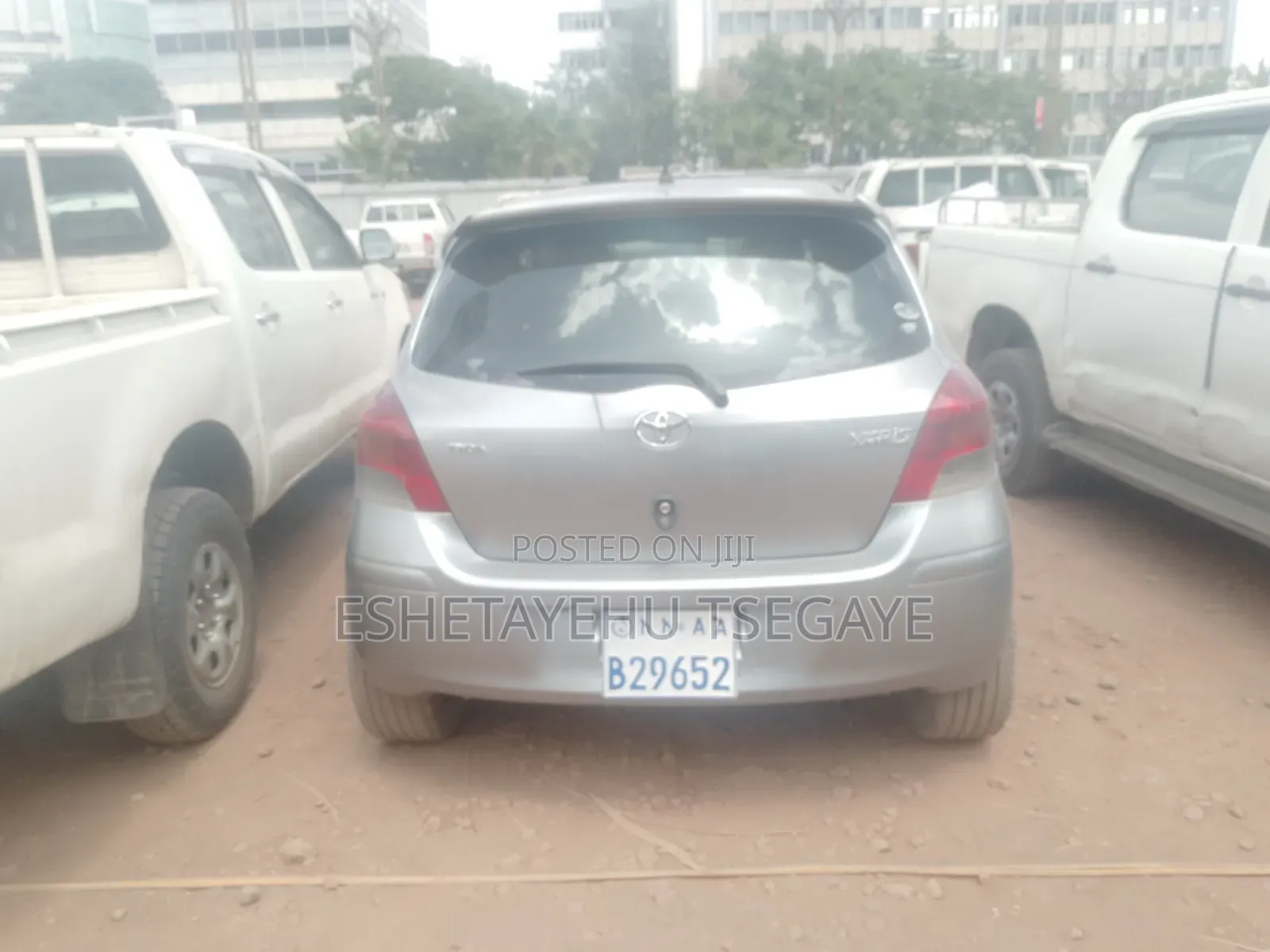 Toyota Yaris Base Sedan 4dr 2010 Silver
