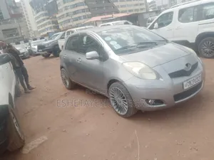 Toyota Yaris Base Sedan 4dr 2010 Silver