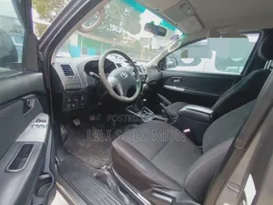 Toyota Hilux 2012 Silver