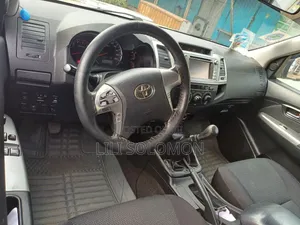 Toyota Hilux 2012 Silver