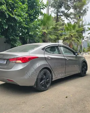 Hyundai Elantra 2012 Silver