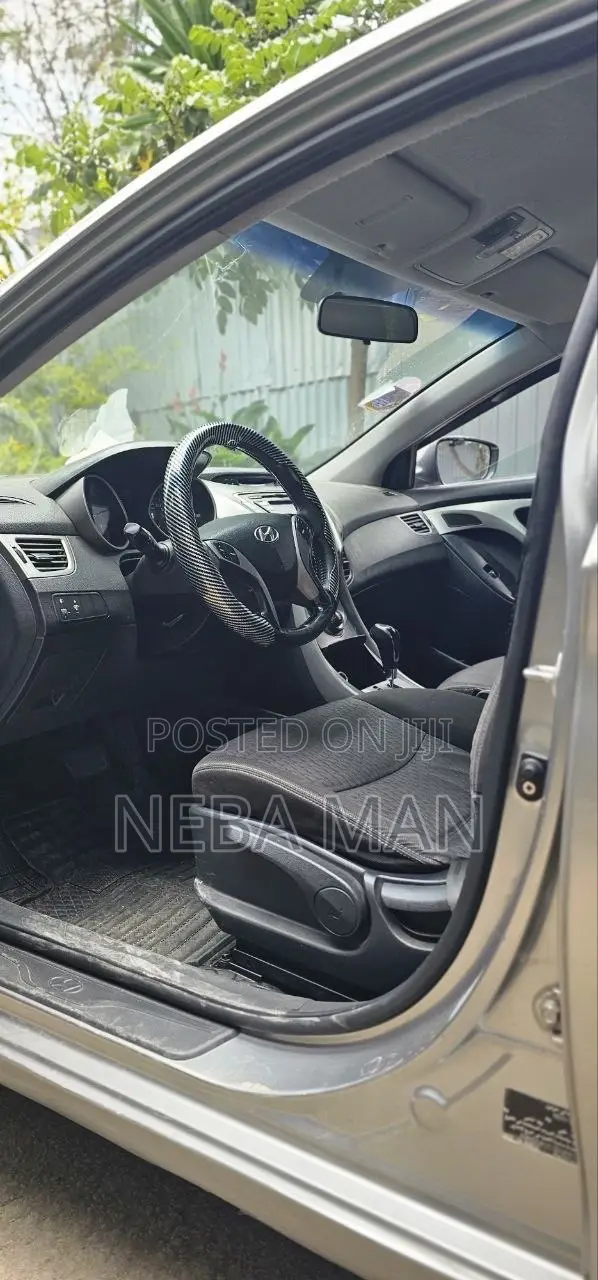 Hyundai Elantra 2012 Silver
