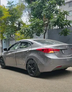 Hyundai Elantra 2012 Silver