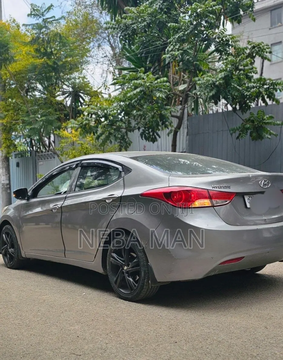 Hyundai Elantra 2012 Silver