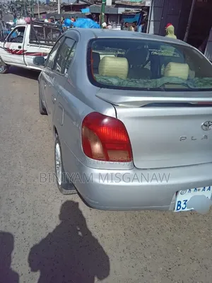 Toyota Platz 2002 Silver