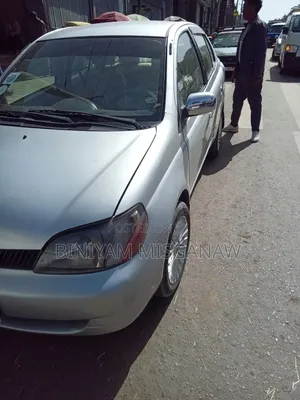 Toyota Platz 2002 Silver