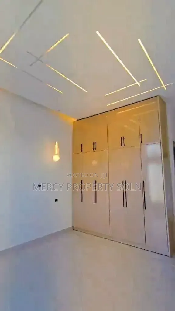 5bdrm Villa in Bole for sale