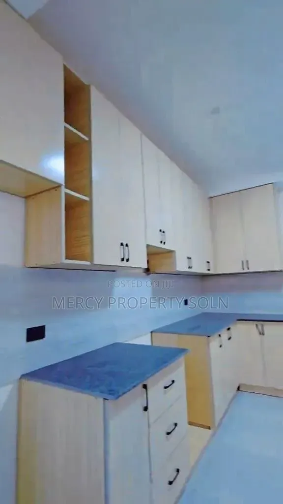 5bdrm Villa in Bole for sale