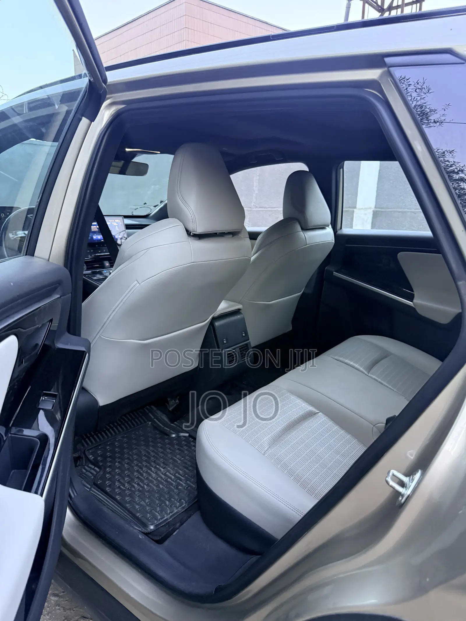 Toyota bZ4X 2023 Silver
