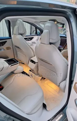 Mercedes-Benz EQE 2025 Green
