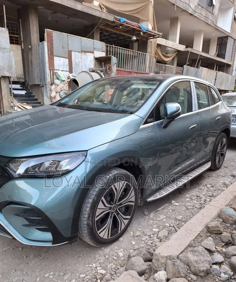Mercedes-Benz EQE 2025 Green