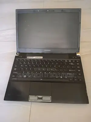 Laptop Toshiba Satellite C665 4GB Intel Core i5 eMMC 500GB