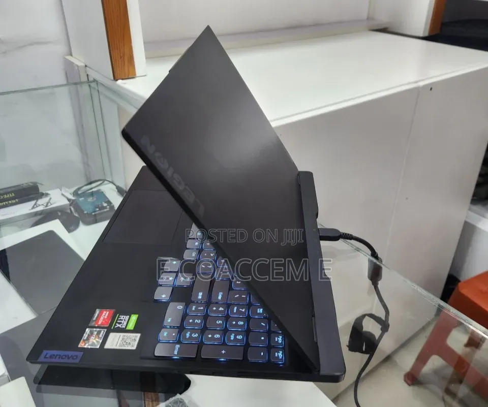 New Laptop Lenovo 16GB AMD Ryzen 7 SSD 512GB