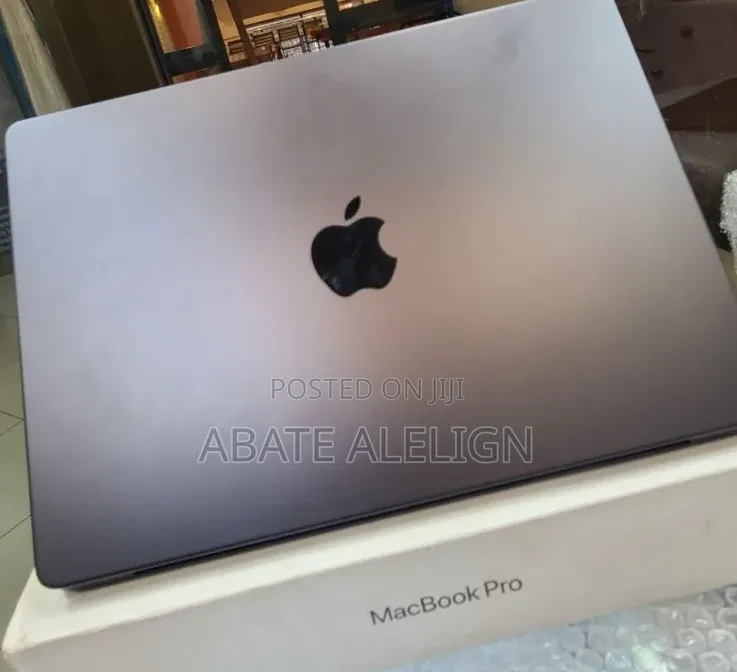 New Apple MacBook Pro 2025 M5 14-inch 16GB Apple M5 Pro SSD 512GB