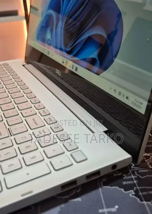 New Laptop Dell Inspiron 15 8GB Intel Core i5 SSD 256GB
