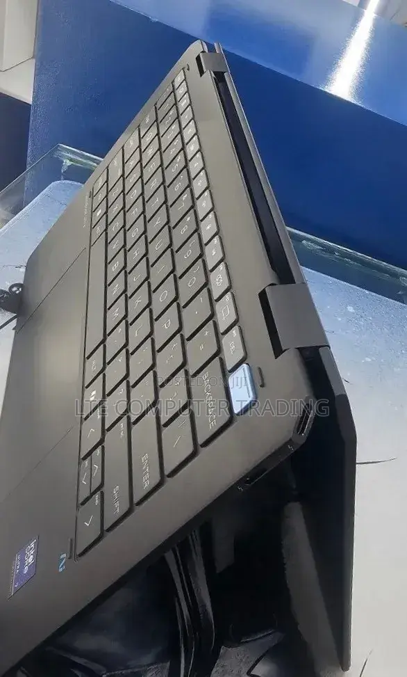 New Laptop HP OmniBook Ultra Flip 14" 16GB Intel Core Ultra 7 SSD 1T