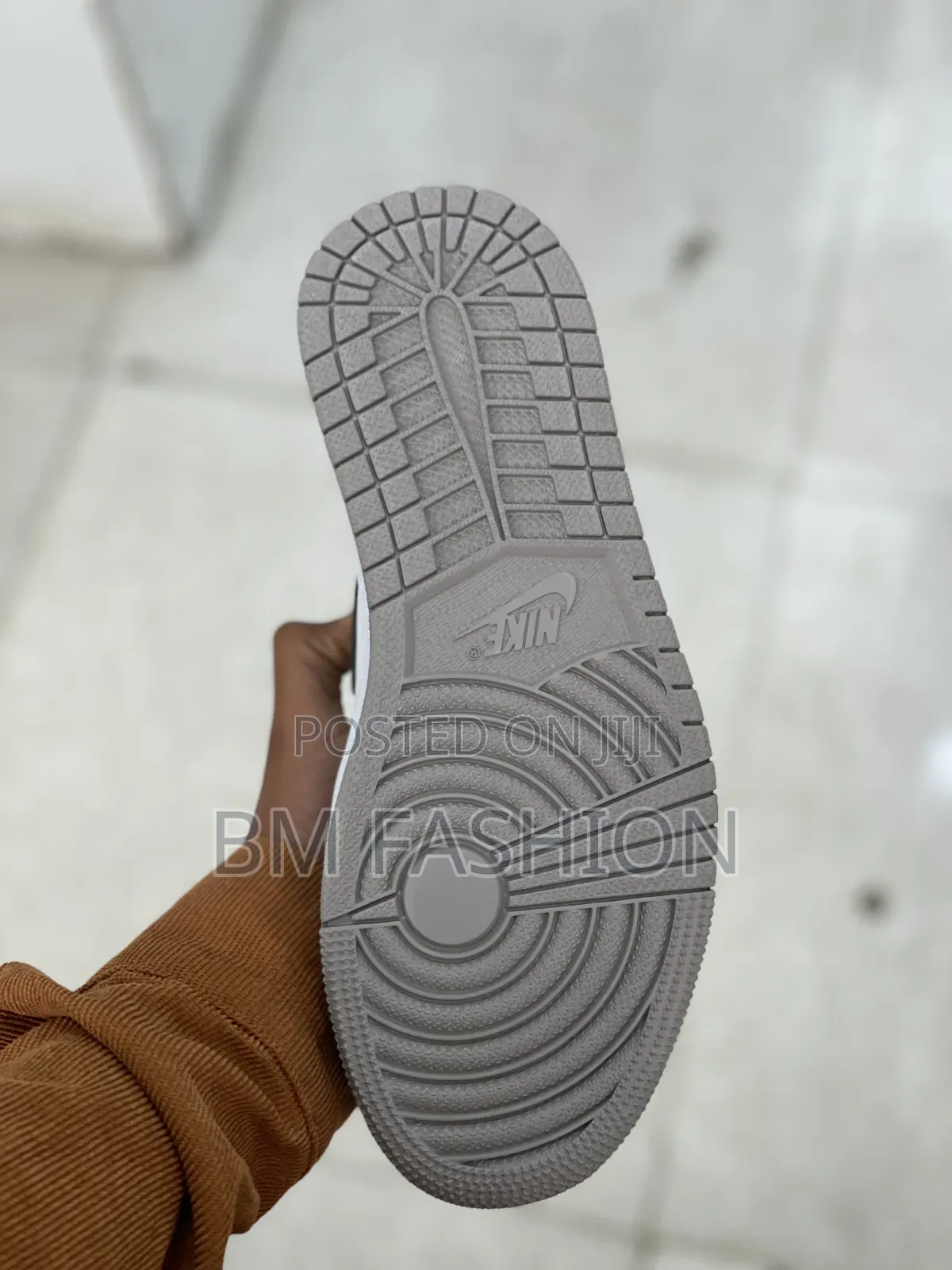 Air Jordan 1 Low: Shadow Block